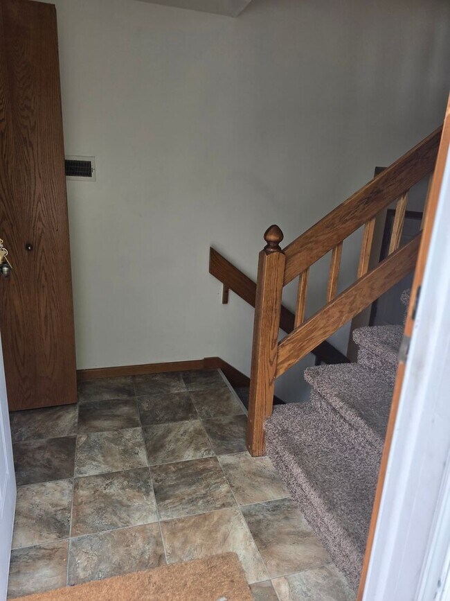 Building Photo - 1627-1629 Rustic Drive