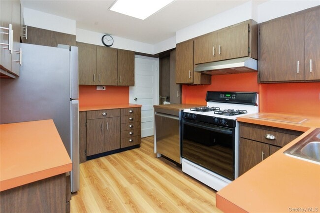 Building Photo - 82 Quinby Ave