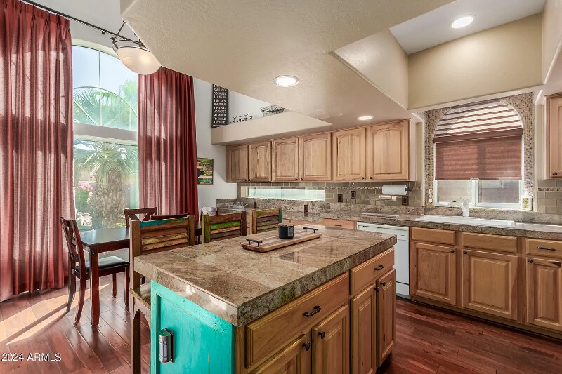 Building Photo - 15755 W Redfield Rd