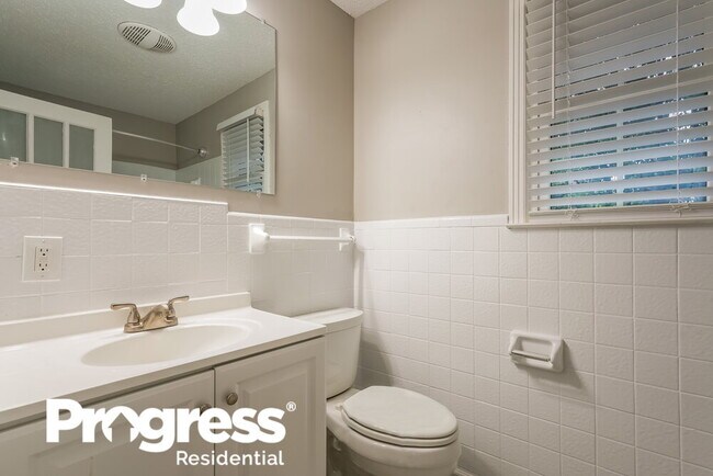 Building Photo - 207 Crest Dr