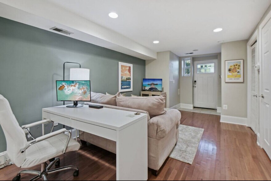 Building Photo - 441 12th St NE