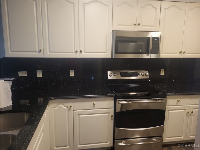 Building Photo - 301 Beacon Ridge Dr