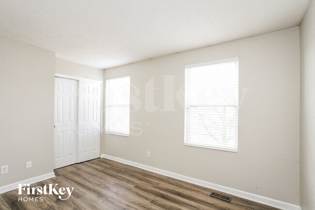 Building Photo - 445 Winterwood Dr