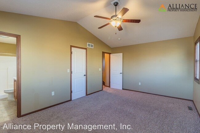 Building Photo - 3 br, 2.5 bath House - 526 Stonedale Dr.