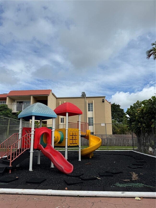 Building Photo - 5000 NW 79th Ave