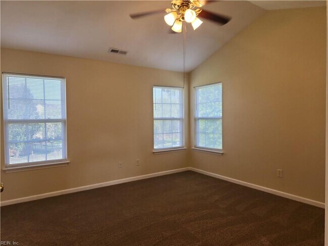 Building Photo - RENTAL