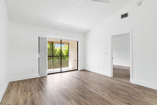 Building Photo - 5151 W Club Cir