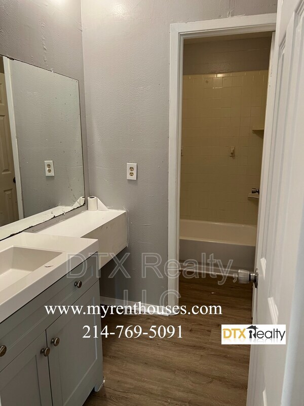 Building Photo - 4293 Leland College Dr