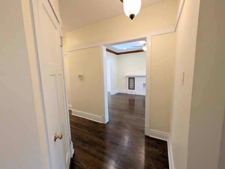 Building Photo - 1407 W Winona St