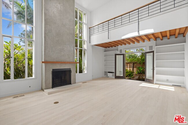 Building Photo - 524 Altair Pl
