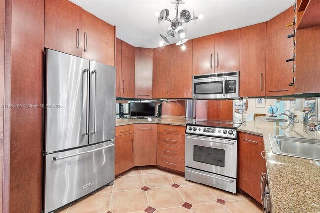 Building Photo - 1728 NE 39th St