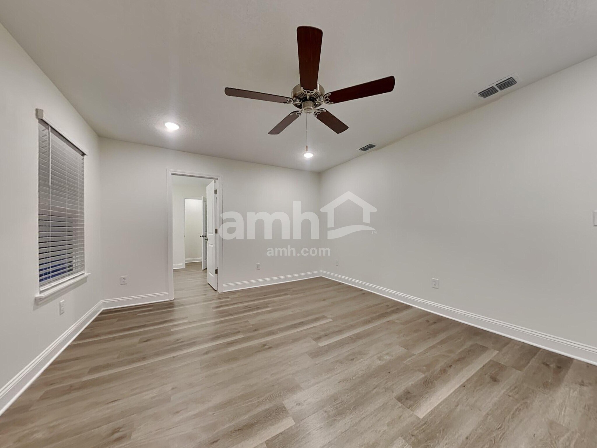 Building Photo - 11638 Hillside Dr