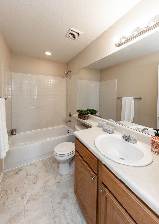 Building Photo - Charming 3 Bed, 2.5 bath in Northgate in D20