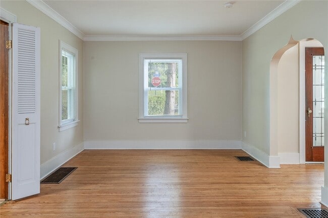 Building Photo - 425 Highland Ave