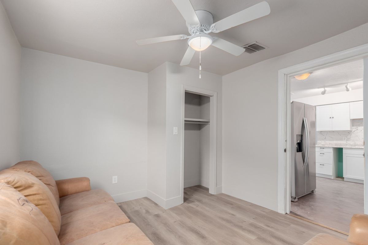 Building Photo - 3622 W Sunland Ave