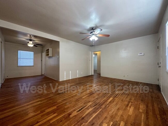 Building Photo - 116 Franklin Ave