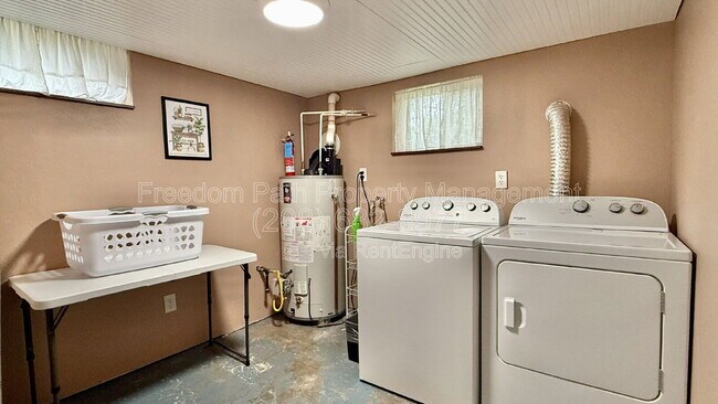 Building Photo - 705 N A St