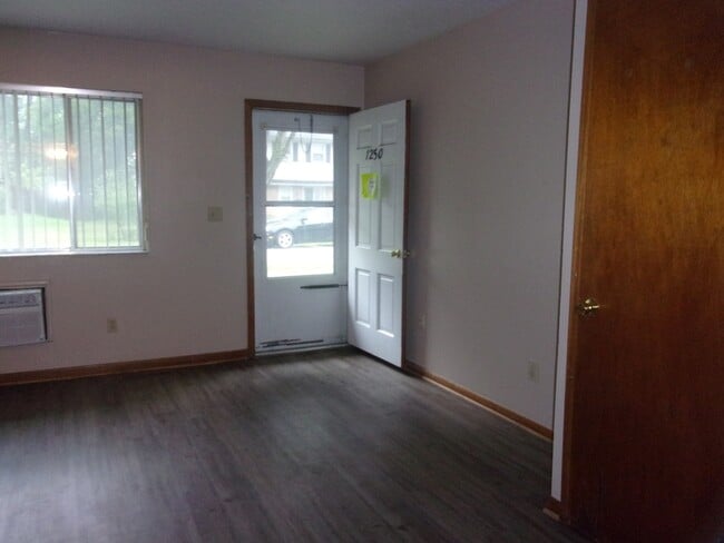Building Photo - 1250 Overbrook Dr