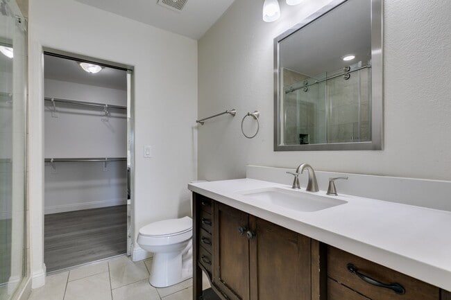 Building Photo - SOUTH WEST 3 BEDROOM UPDATED HOME WITH BALCONY