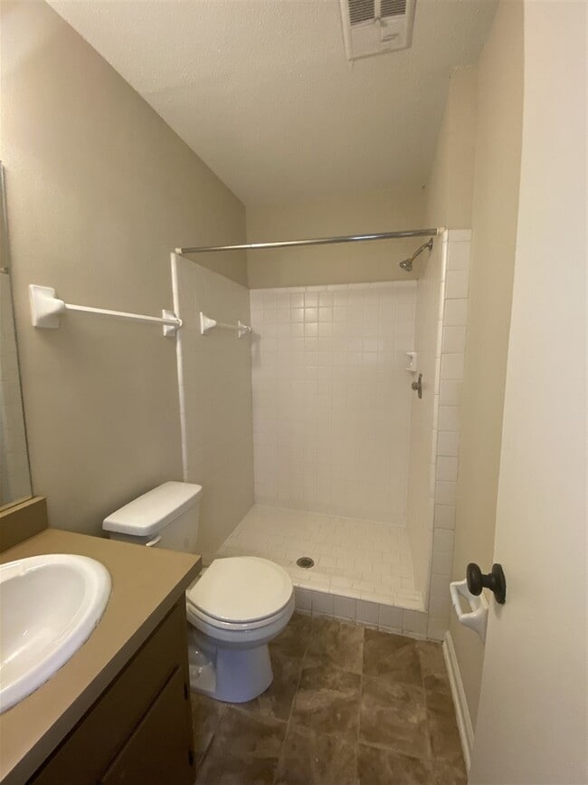 Building Photo - 3701 Donovan Dr
