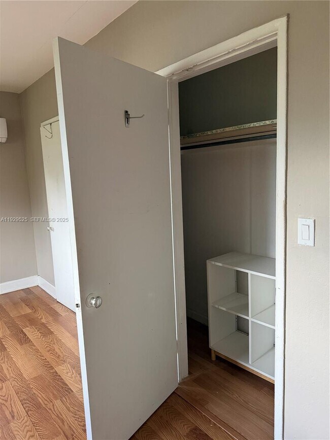 Building Photo - 2220 Calais Dr