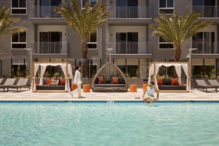 The Pool - The Q De Soto