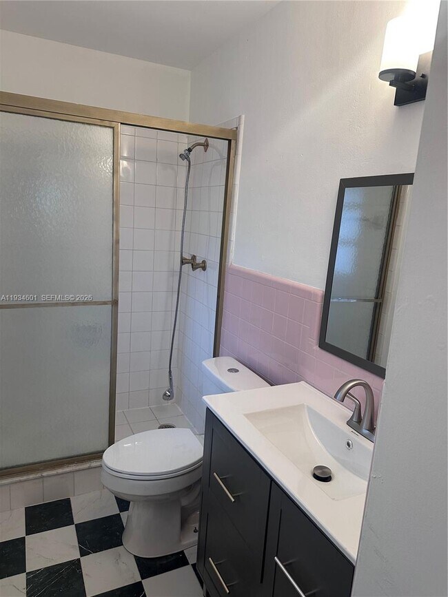 Building Photo - 200 SE 19th St