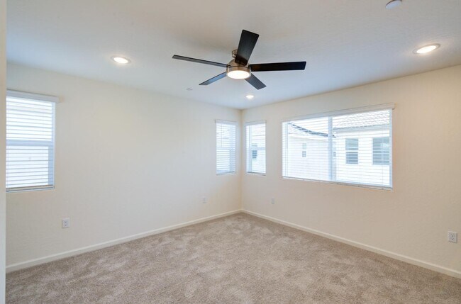 Building Photo - 1498 Vintage Ln