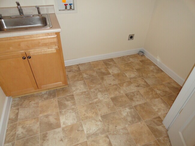 Building Photo - 4 Bedroom 2.5 Bathroom! BRIDLEWOOD SUBDIVISION!  Coming Available at the end of July!