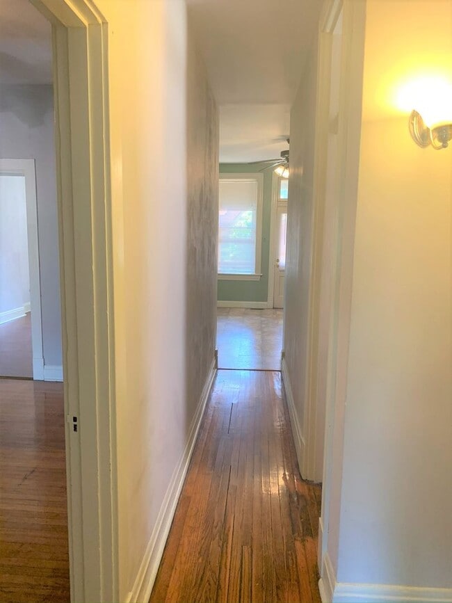 Building Photo - 1077 S Taylor Ave