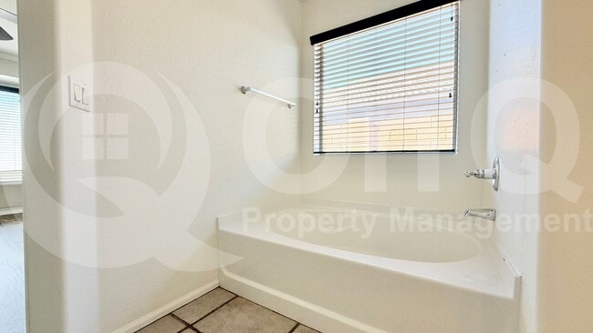 Building Photo - 20784 N Jones Ct