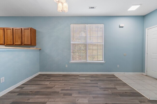 Building Photo - 7679 Creekside Ln