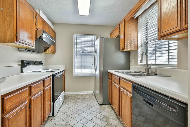 Building Photo - 3Bed/2Bath Home in McIntosh District under...