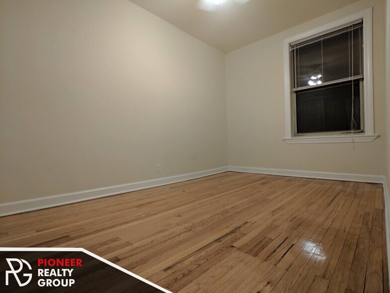 Building Photo - 533 W Aldine Ave