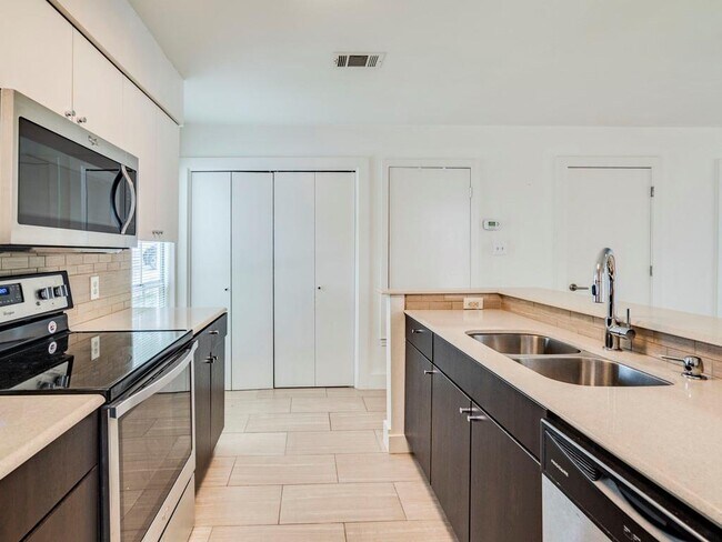 Building Photo - 6901 Old Quarry Ln