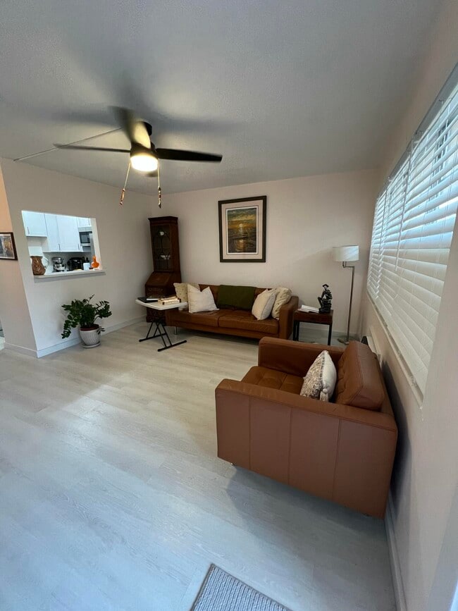 Building Photo - 4 Andover A