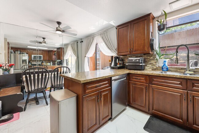 Building Photo - Charming 3-Bedroom Home in Gated South Par...