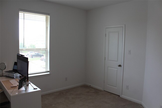 Building Photo - 4203 Champlain Wy