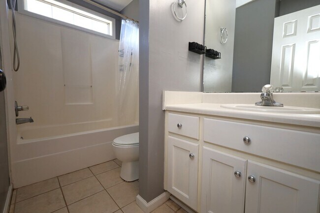 Building Photo - 4349 Summerlin Dr