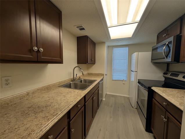 Building Photo - 7431 Holly Hill Dr
