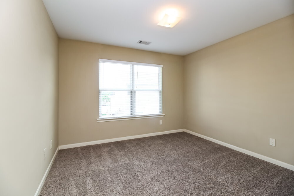 Building Photo - 41 Crescent Chase