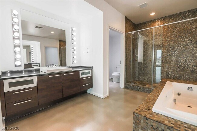 Building Photo - 900 S Las Vegas Blvd