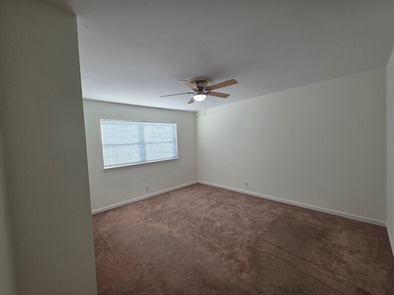 Building Photo - 1016 Todd Preis Dr