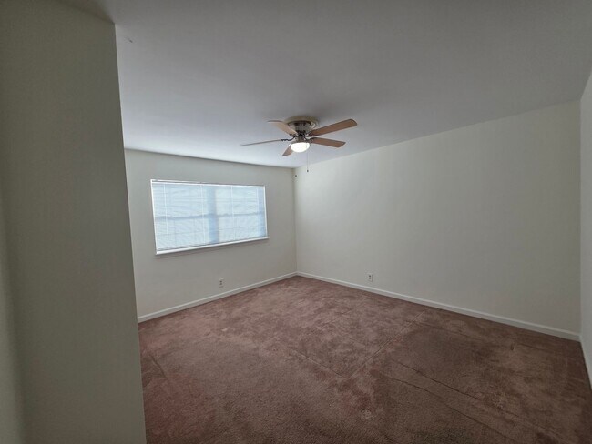 Building Photo - 1016 Todd Preis Dr