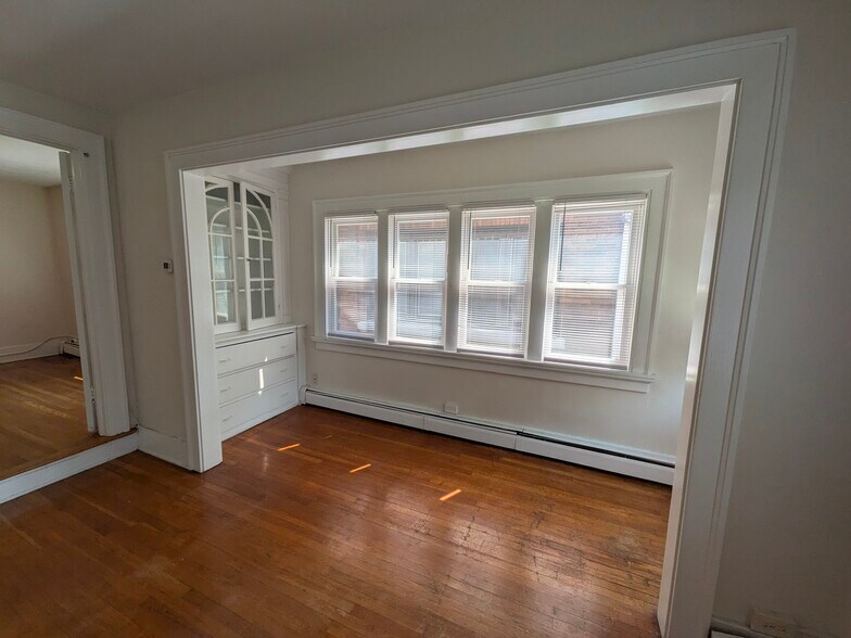 Building Photo - 608 Elmwood Ave