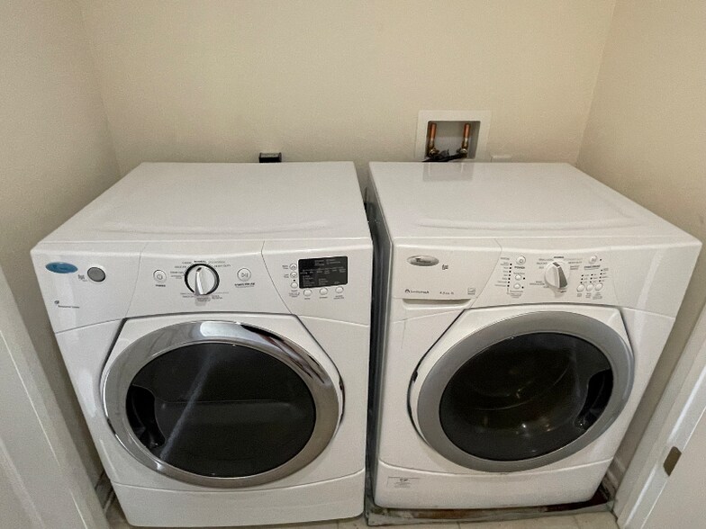 Primary Photo - 843 Black Cherry Dr S