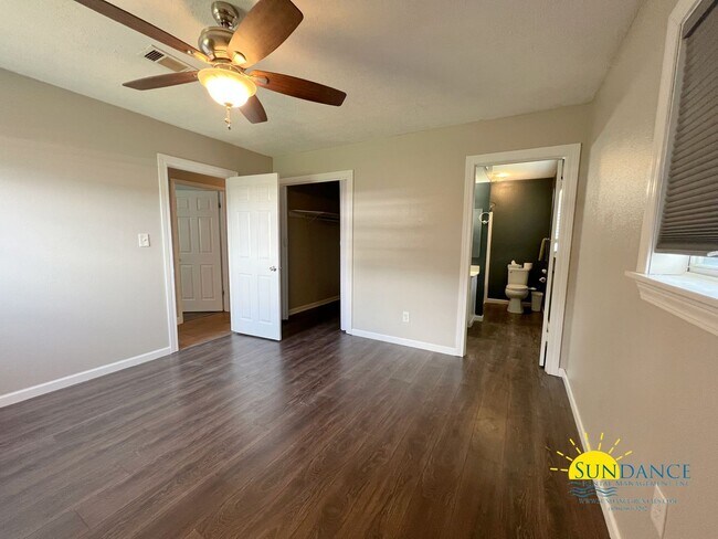 Building Photo - Beautiful 3 bedroom home that is centrally...