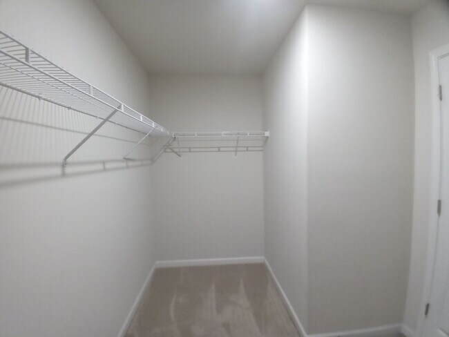 Building Photo - 70 Parkwood Ct