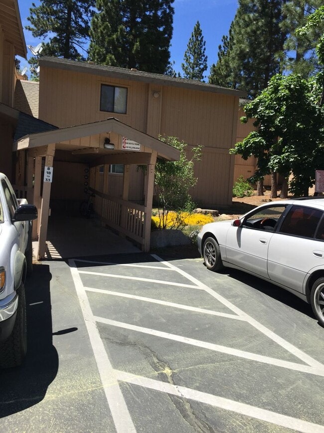 Building Photo - One bedroom condo