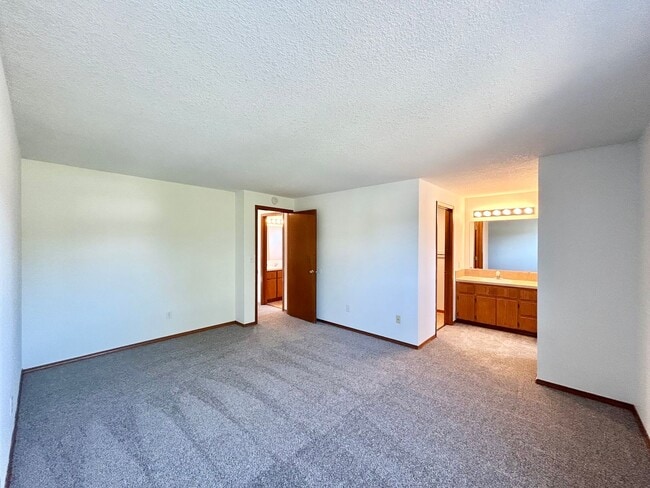 Building Photo - 15612 SW Wintergreen St